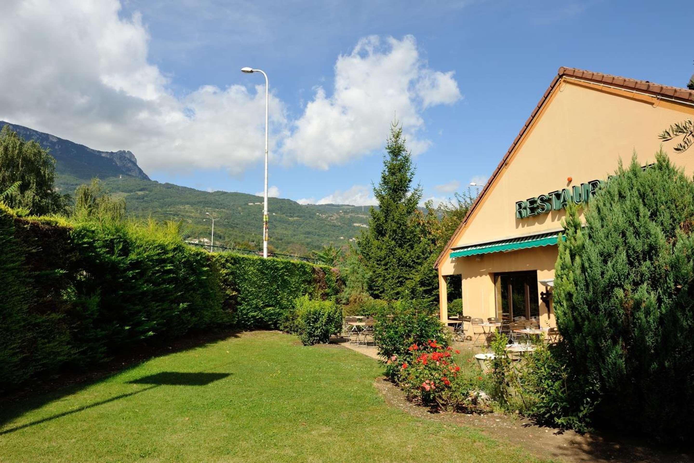 Campanile Grenoble Sud - Seyssins Hotel Exterior foto