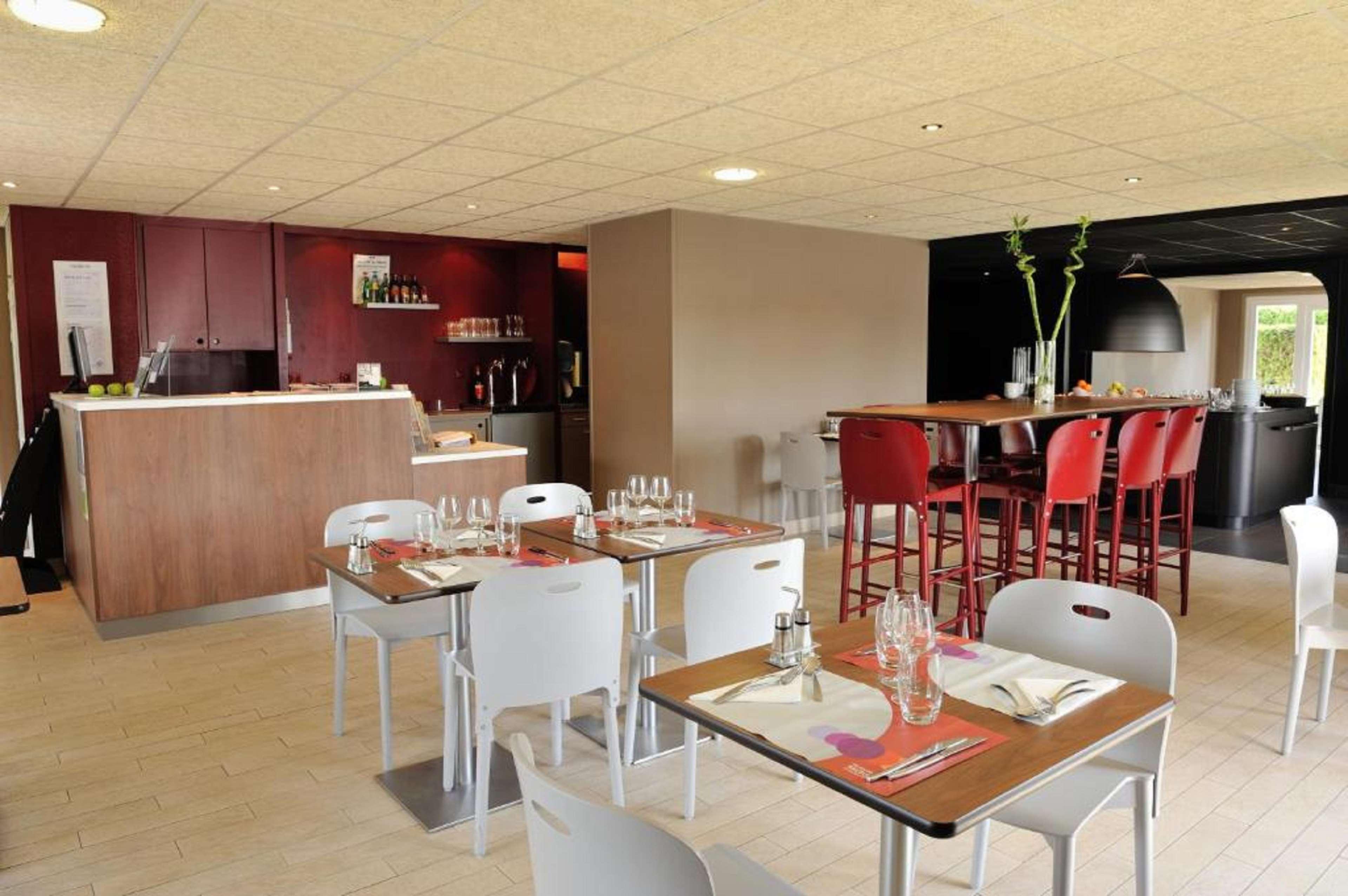 Campanile Grenoble Sud - Seyssins Hotel Exterior foto